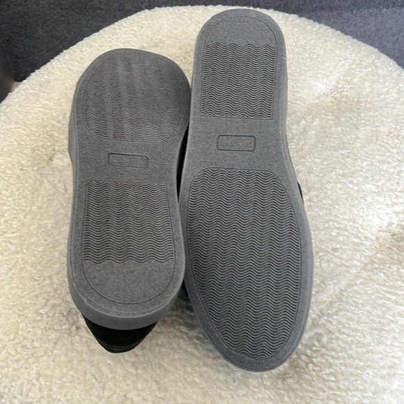 Men’s size 11 Deer Stags Bryce Black memory foam slip on shoes. - Picture 8 of 9